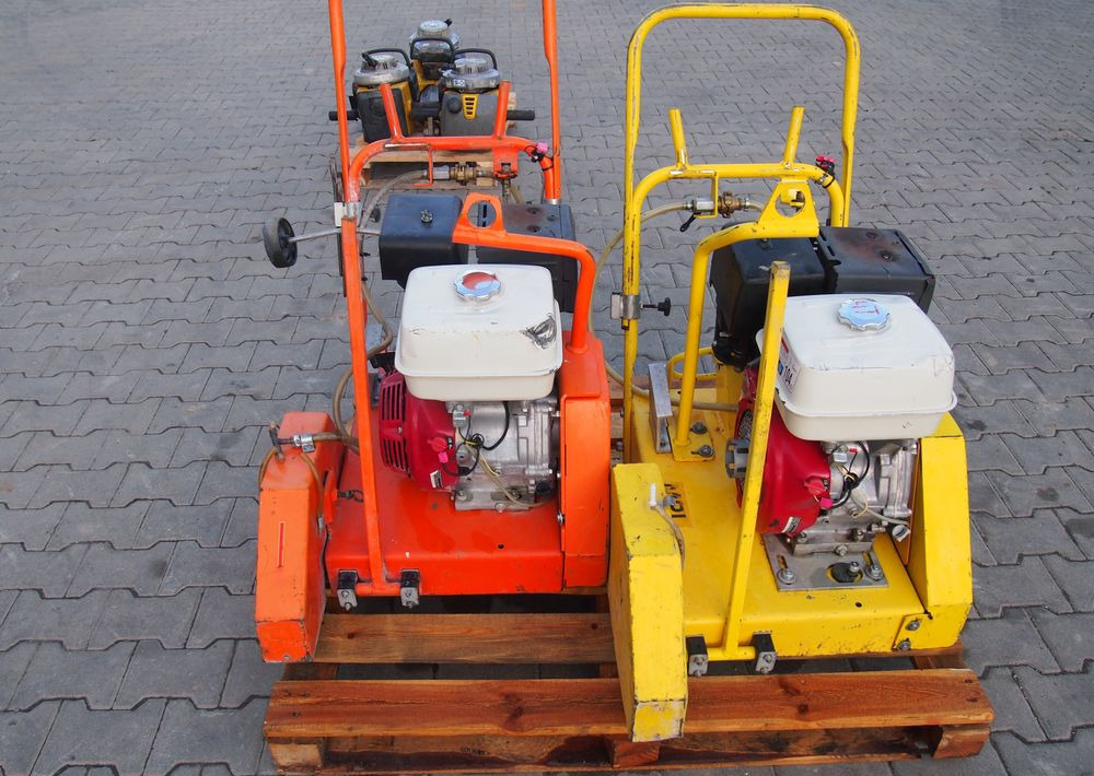 Piła do cięcia GOLZ FS 170 2006 PIŁA DO CIĘCIA asfaltu i betonu - Celtniecības maisītājs: foto 1 Piła do cięcia GOLZ FS 170 2006 PIŁA DO CIĘCIA asfaltu i betonu - Celtniecības maisītājs: foto 1