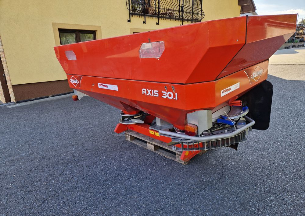 Rozsiewacz nawozów Kuhn AXIS 30,1 2008 Rozsiewacz KUHN RAUCH - Minerālmēslu izkliedētājs: foto 1 Rozsiewacz nawozów Kuhn AXIS 30,1 2008 Rozsiewacz KUHN RAUCH - Minerālmēslu izkliedētājs: foto 1