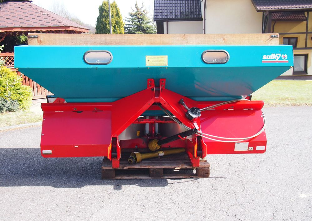 Rozsiewacz nawozów Sulky DPX GL 2000 18-24m Rozsiewacz nawozów Sulky - Minerālmēslu izkliedētājs: foto 1 Rozsiewacz nawozów Sulky DPX GL 2000 18-24m Rozsiewacz nawozów Sulky - Minerālmēslu izkliedētājs: foto 1