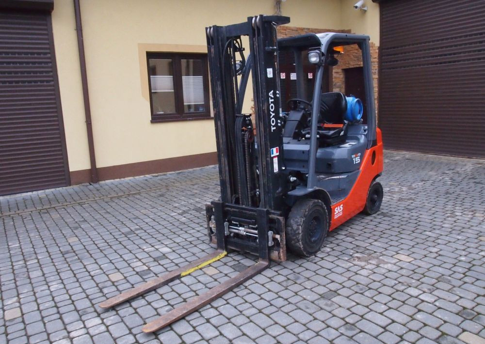 Wózek widłowy Toyota 8FGF15 2018 TRIPLEX system SAS (blokowanie tylnej osi) - Gāzes iekrāvējs: foto 2 Wózek widłowy Toyota 8FGF15 2018 TRIPLEX system SAS (blokowanie tylnej osi) - Gāzes iekrāvējs: foto 2