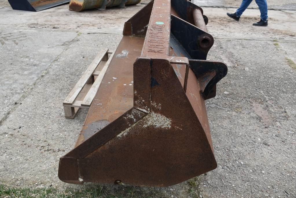 Łyżki do ładowarki CAT , JCB, CASE, SCORPION,KRAME - Kauss - Celtniecības tehnika: foto 4 Łyżki do ładowarki CAT , JCB, CASE, SCORPION,KRAME - Kauss - Celtniecības tehnika: foto 4