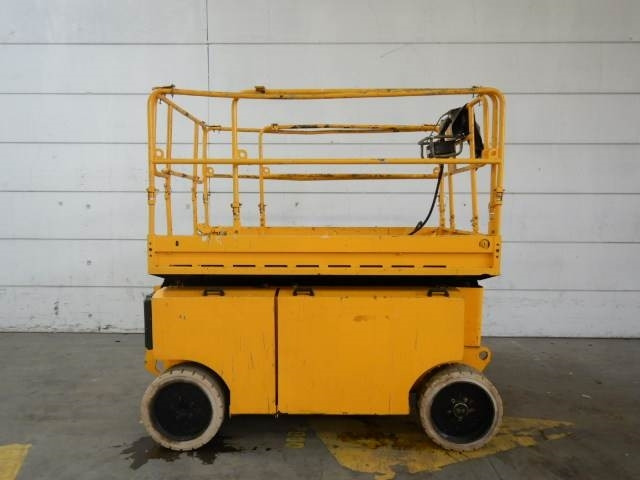 Iteco IT10151 - Šķērveida pacēlājs: foto 1 Iteco IT10151 - Šķērveida pacēlājs: foto 1