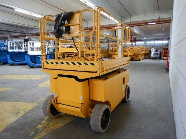 Iteco IT10151 - Šķērveida pacēlājs: foto 4 Iteco IT10151 - Šķērveida pacēlājs: foto 4