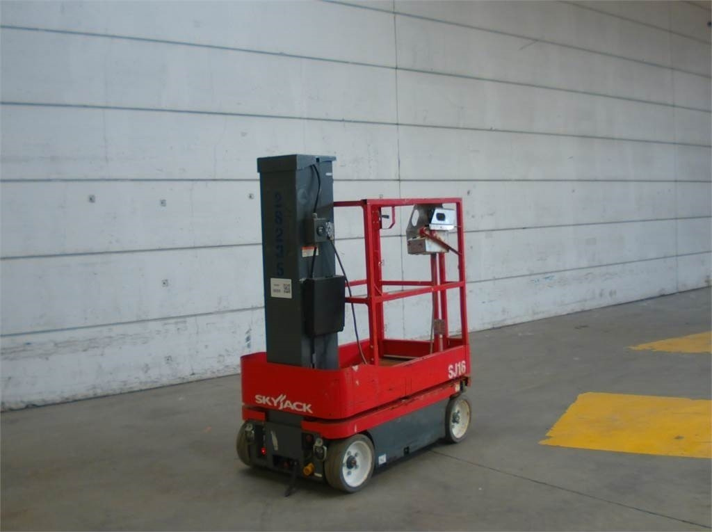 SkyJack SJ16 - Torņa pacēlājs: foto 3 SkyJack SJ16 - Torņa pacēlājs: foto 3
