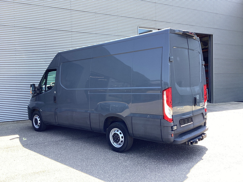 Iveco Daily 35S18V 3.0 180 pk ZF Aut. L2H2 352 EXPORT ONLY 3.5t Trekverm./ Gev.stoel/ Climate/ Camera/ Cruise/ Trekhaak - Kravas mikroautobuss: foto 2 Iveco Daily 35S18V 3.0 180 pk ZF Aut. L2H2 352 EXPORT ONLY 3.5t Trekverm./ Gev.stoel/ Climate/ Camera/ Cruise/ Trekhaak - Kravas mikroautobuss: foto 2