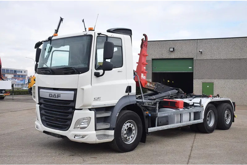 DAF CF 460 - Pacēlājs ar āķi: foto 1 DAF CF 460 - Pacēlājs ar āķi: foto 1