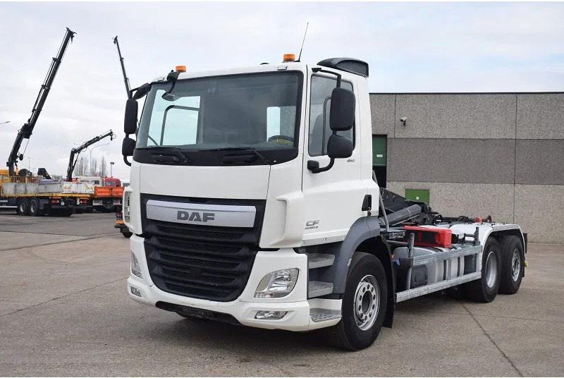 DAF CF 460 - Pacēlājs ar āķi: foto 2 DAF CF 460 - Pacēlājs ar āķi: foto 2