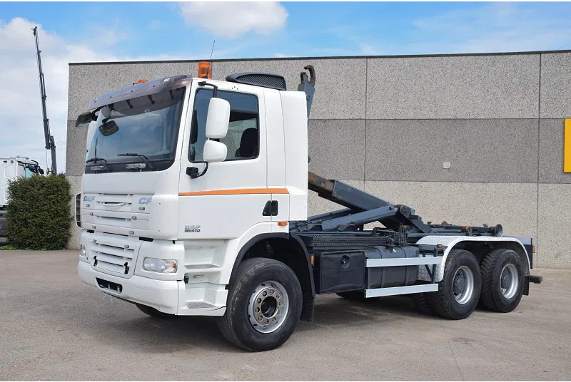 DAF CF 85.410 - Pacēlājs ar āķi: foto 1 DAF CF 85.410 - Pacēlājs ar āķi: foto 1