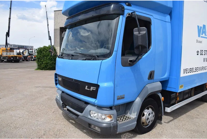 DAF LF 220 LF45 220 - Kravas automašīna ar slēgto virsbūvi: foto 3 DAF LF 220 LF45 220 - Kravas automašīna ar slēgto virsbūvi: foto 3