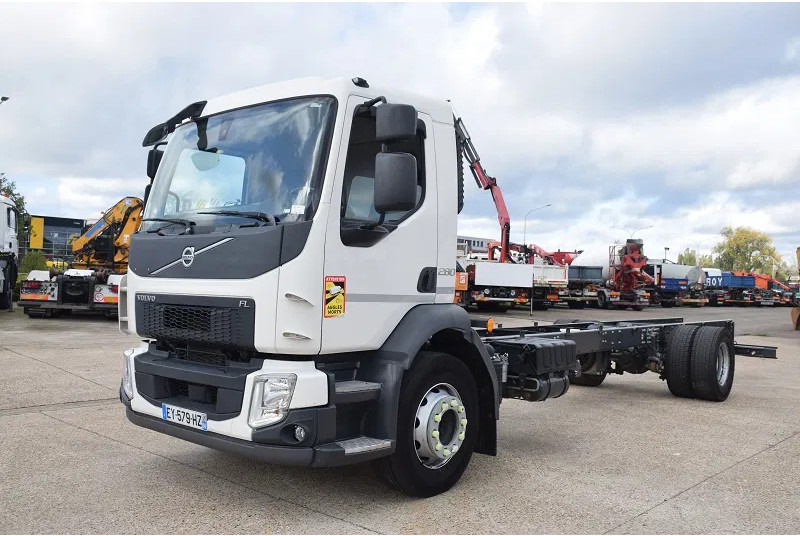 Diversen Volvo FL280 - Šasija kravas automašīna: foto 3 Diversen Volvo FL280 - Šasija kravas automašīna: foto 3