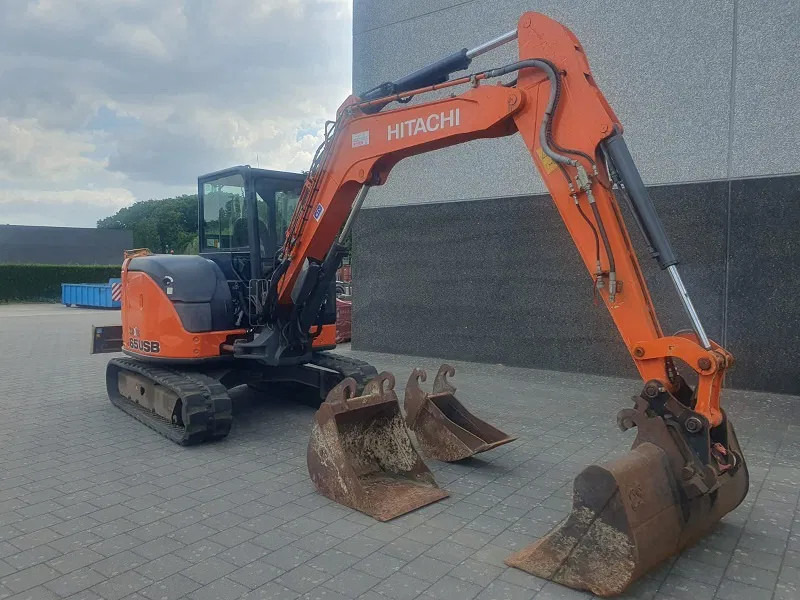 Hitachi ZX65 USB -5 A CLR - Kāpurķēžu ekskavators: foto 1 Hitachi ZX65 USB -5 A CLR - Kāpurķēžu ekskavators: foto 1