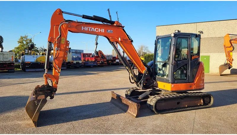 Hitachi ZX65USB-5A CLR - Kāpurķēžu ekskavators: foto 1 Hitachi ZX65USB-5A CLR - Kāpurķēžu ekskavators: foto 1