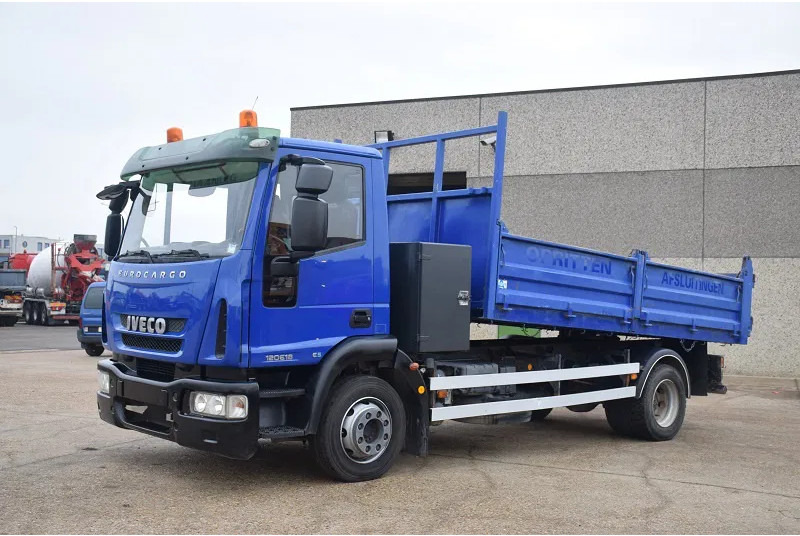 Iveco EuroCargo 120 - Kravas automašīna pašizgāzējs: foto 3 Iveco EuroCargo 120 - Kravas automašīna pašizgāzējs: foto 3