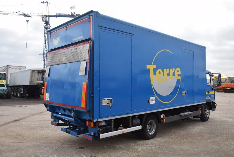 MAN L2000 - Kravas automašīna ar slēgto virsbūvi: foto 5 MAN L2000 - Kravas automašīna ar slēgto virsbūvi: foto 5