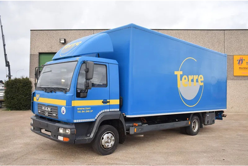 MAN L2000 - Kravas automašīna ar slēgto virsbūvi: foto 1 MAN L2000 - Kravas automašīna ar slēgto virsbūvi: foto 1