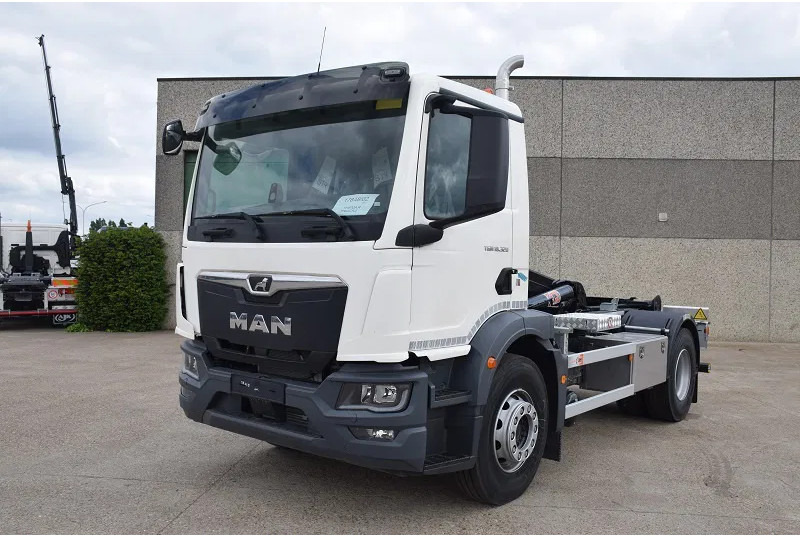 MAN TGM 18.320 - Pacēlājs ar āķi: foto 4 MAN TGM 18.320 - Pacēlājs ar āķi: foto 4