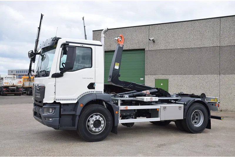 MAN TGM 18.320 - Pacēlājs ar āķi: foto 3 MAN TGM 18.320 - Pacēlājs ar āķi: foto 3