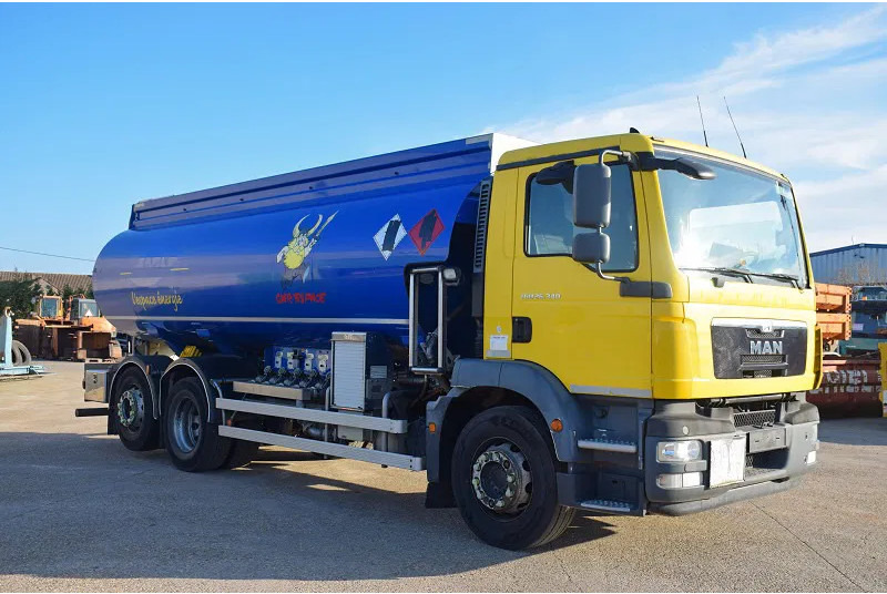 MAN TGM 26.340 - Autocisterna: foto 2 MAN TGM 26.340 - Autocisterna: foto 2