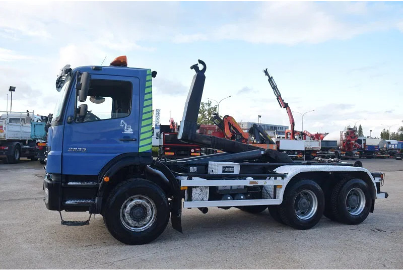 Mercedes-Benz Axor 2633 - Pacēlājs ar āķi: foto 3 Mercedes-Benz Axor 2633 - Pacēlājs ar āķi: foto 3