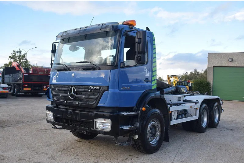 Mercedes-Benz Axor 2633 - Pacēlājs ar āķi: foto 2 Mercedes-Benz Axor 2633 - Pacēlājs ar āķi: foto 2
