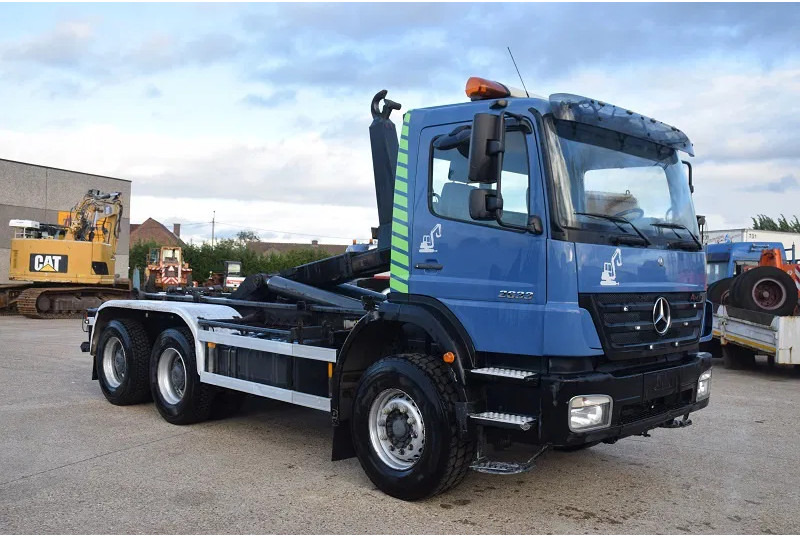 Mercedes-Benz Axor 2633 - Pacēlājs ar āķi: foto 4 Mercedes-Benz Axor 2633 - Pacēlājs ar āķi: foto 4