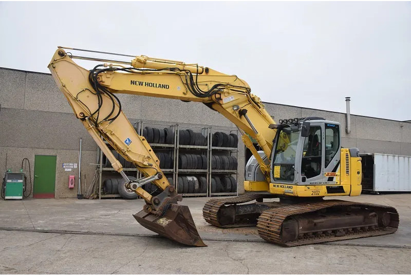 New Holland Kobelco E235B SR-LCT - Kāpurķēžu ekskavators: foto 4 New Holland Kobelco E235B SR-LCT - Kāpurķēžu ekskavators: foto 4