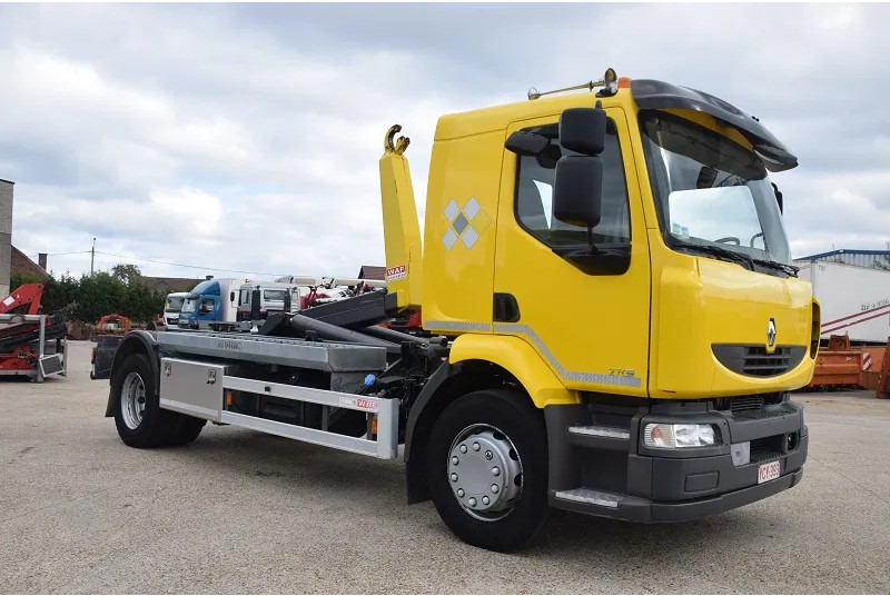 Renault Midlum 270 - Pacēlājs ar āķi: foto 3 Renault Midlum 270 - Pacēlājs ar āķi: foto 3