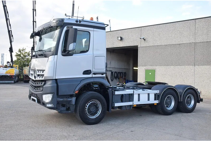 Mercedes-Benz Arocs 3345 - Vilcējs: foto 3 Mercedes-Benz Arocs 3345 - Vilcējs: foto 3