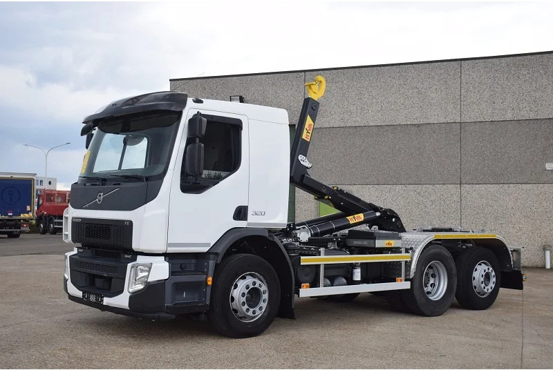 Volvo FE 320 - Pacēlājs ar āķi: foto 1 Volvo FE 320 - Pacēlājs ar āķi: foto 1