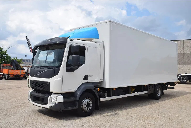 Volvo FL 250 - Kravas automašīna ar slēgto virsbūvi: foto 1 Volvo FL 250 - Kravas automašīna ar slēgto virsbūvi: foto 1
