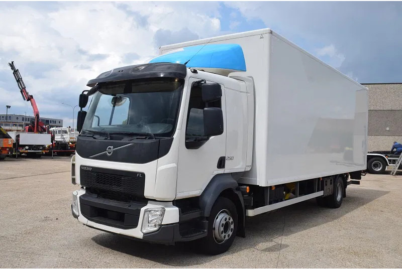 Volvo FL 250 - Kravas automašīna ar slēgto virsbūvi: foto 2 Volvo FL 250 - Kravas automašīna ar slēgto virsbūvi: foto 2