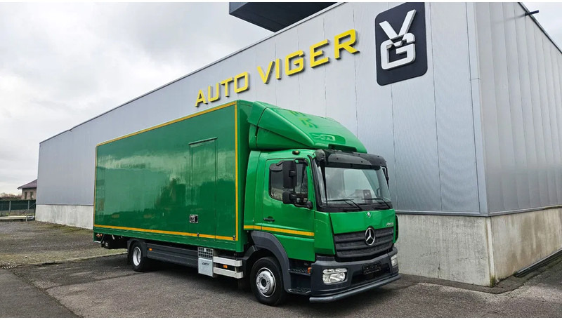 Mercedes-Benz Atego 1018 *L*Achteruitrijcamera*Automaat*Airco*Dhollandia Laadbrug*7149cm - Kravas automašīna: foto 1 Mercedes-Benz Atego 1018 *L*Achteruitrijcamera*Automaat*Airco*Dhollandia Laadbrug*7149cm - Kravas automašīna: foto 1