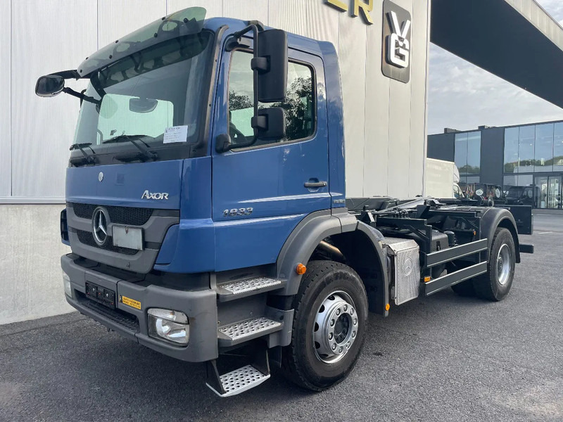 Mercedes-Benz Axor 1833 *cruise control*bluetooth*airconditioning*differentieelslot - Pacēlājs ar āķi: foto 2 Mercedes-Benz Axor 1833 *cruise control*bluetooth*airconditioning*differentieelslot - Pacēlājs ar āķi: foto 2