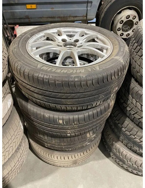 Michelin *205/55 R16 - Riepas un diski - Vieglā automašīna: foto 1 Michelin *205/55 R16 - Riepas un diski - Vieglā automašīna: foto 1