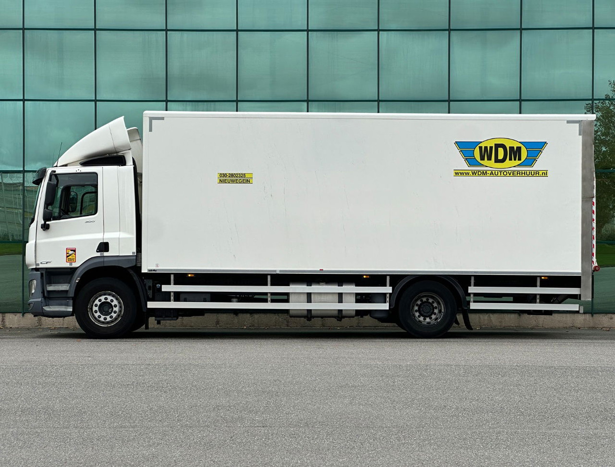 DAF CF 300 FA Only 215.000 KM 750 x 250 x 258 CM Inside TOP Condition NL Truck - Kravas automašīna ar slēgto virsbūvi: foto 2 DAF CF 300 FA Only 215.000 KM 750 x 250 x 258 CM Inside TOP Condition NL Truck - Kravas automašīna ar slēgto virsbūvi: foto 2