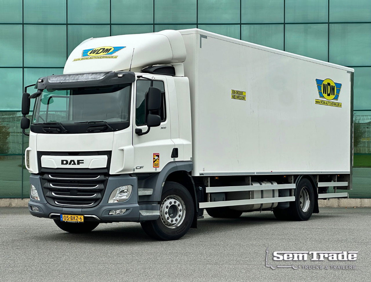 DAF CF 300 FA Only 215.000 KM 750 x 250 x 258 CM Inside TOP Condition NL Truck - Kravas automašīna ar slēgto virsbūvi: foto 1 DAF CF 300 FA Only 215.000 KM 750 x 250 x 258 CM Inside TOP Condition NL Truck - Kravas automašīna ar slēgto virsbūvi: foto 1