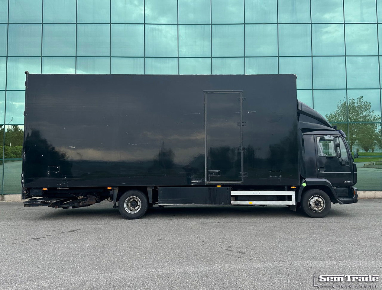 MAN LE 220C Euro 3 Isolated BOX + BOX Heater 740 x 240 x 295 CM Inside Holland Truck - Kravas automašīna ar slēgto virsbūvi: foto 5 MAN LE 220C Euro 3 Isolated BOX + BOX Heater 740 x 240 x 295 CM Inside Holland Truck - Kravas automašīna ar slēgto virsbūvi: foto 5