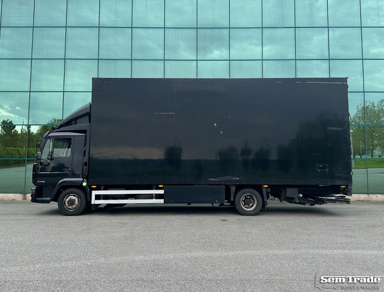 MAN LE 220C Euro 3 Isolated BOX + BOX Heater 740 x 240 x 295 CM Inside Holland Truck - Kravas automašīna ar slēgto virsbūvi: foto 2 MAN LE 220C Euro 3 Isolated BOX + BOX Heater 740 x 240 x 295 CM Inside Holland Truck - Kravas automašīna ar slēgto virsbūvi: foto 2