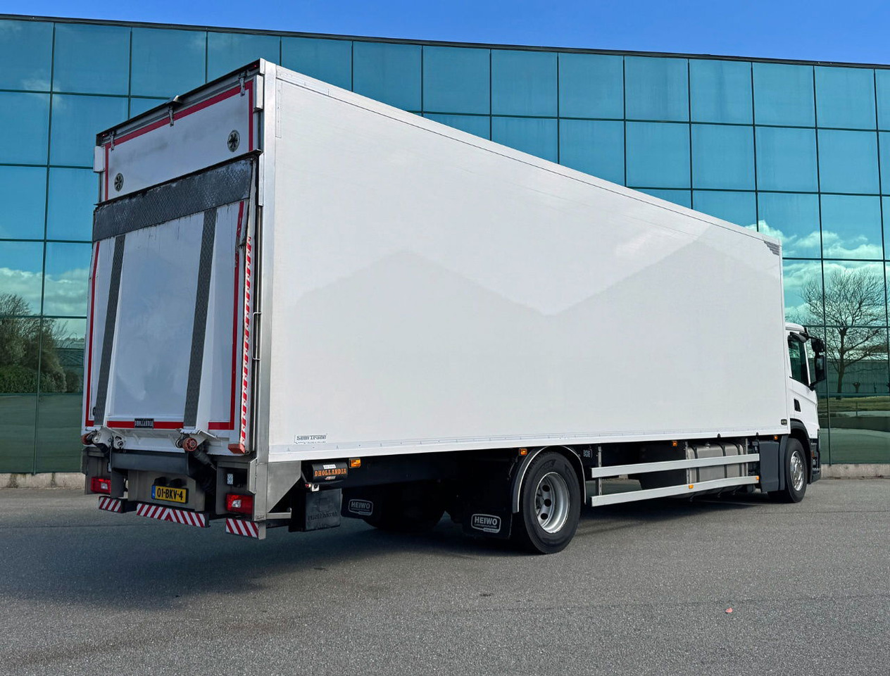 Scania P320 Heiwo 16 Karrenbak 275 CM Hoog Kachel 2.500 KG Klep Super Staat - Kravas automašīna ar slēgto virsbūvi: foto 4 Scania P320 Heiwo 16 Karrenbak 275 CM Hoog Kachel 2.500 KG Klep Super Staat - Kravas automašīna ar slēgto virsbūvi: foto 4