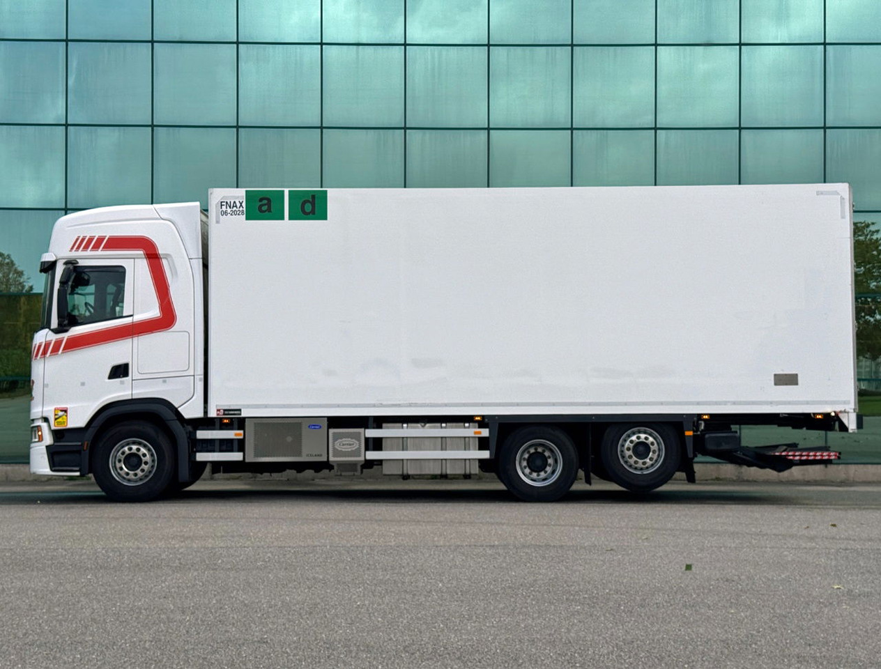 Scania S500 6X2 Retarder 815 x 250 x 275 CM Inside TOP Condition Holland Truck - Kravas automašīna refrižerators: foto 2 Scania S500 6X2 Retarder 815 x 250 x 275 CM Inside TOP Condition Holland Truck - Kravas automašīna refrižerators: foto 2
