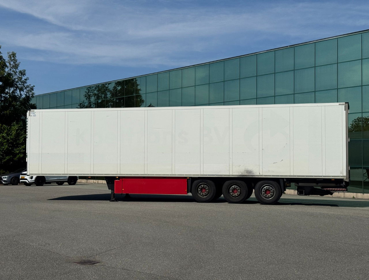 Schmitz Cargobull SCBS3B 270 CM High Flower Wide Liftaxle Tail Lift NL Trailer 6 - Puspiekabe refrižerators: foto 2 Schmitz Cargobull SCBS3B 270 CM High Flower Wide Liftaxle Tail Lift NL Trailer 6 - Puspiekabe refrižerators: foto 2