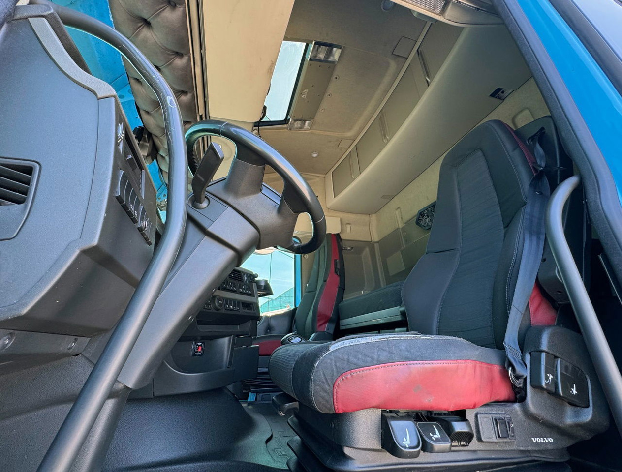 Vilcējs Volvo FH 500 6X2 Full AIR 671.000 KM 2x Tanks TOP Condition NL Truck: foto 7