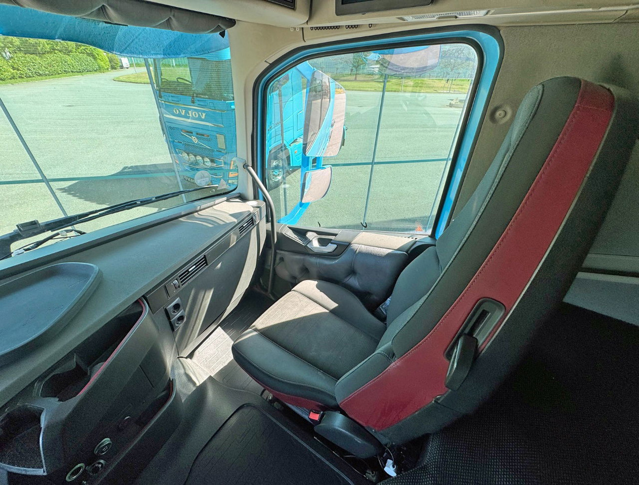 Vilcējs Volvo FH 500 6X2 Full AIR 671.000 KM 2x Tanks TOP Condition NL Truck: foto 13