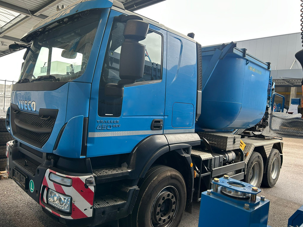 Iveco Trakker 450 - Bezceļu pašizgāzējs: foto 4 Iveco Trakker 450 - Bezceļu pašizgāzējs: foto 4