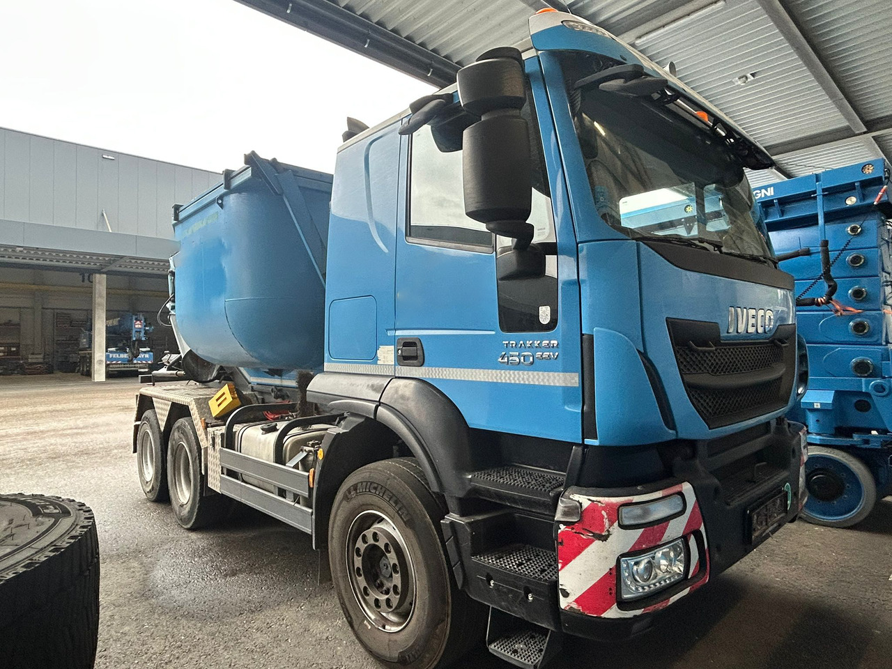 Iveco Trakker 450 - Bezceļu pašizgāzējs: foto 1 Iveco Trakker 450 - Bezceļu pašizgāzējs: foto 1