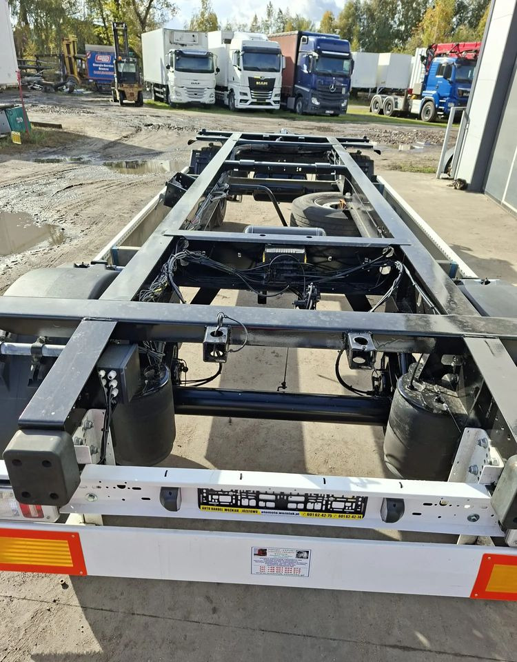 Krone BDF osie SAF przyczepa - Piekabe noņemamā virsbūve/ Konteineru vedējs: foto 4 Krone BDF osie SAF przyczepa - Piekabe noņemamā virsbūve/ Konteineru vedējs: foto 4