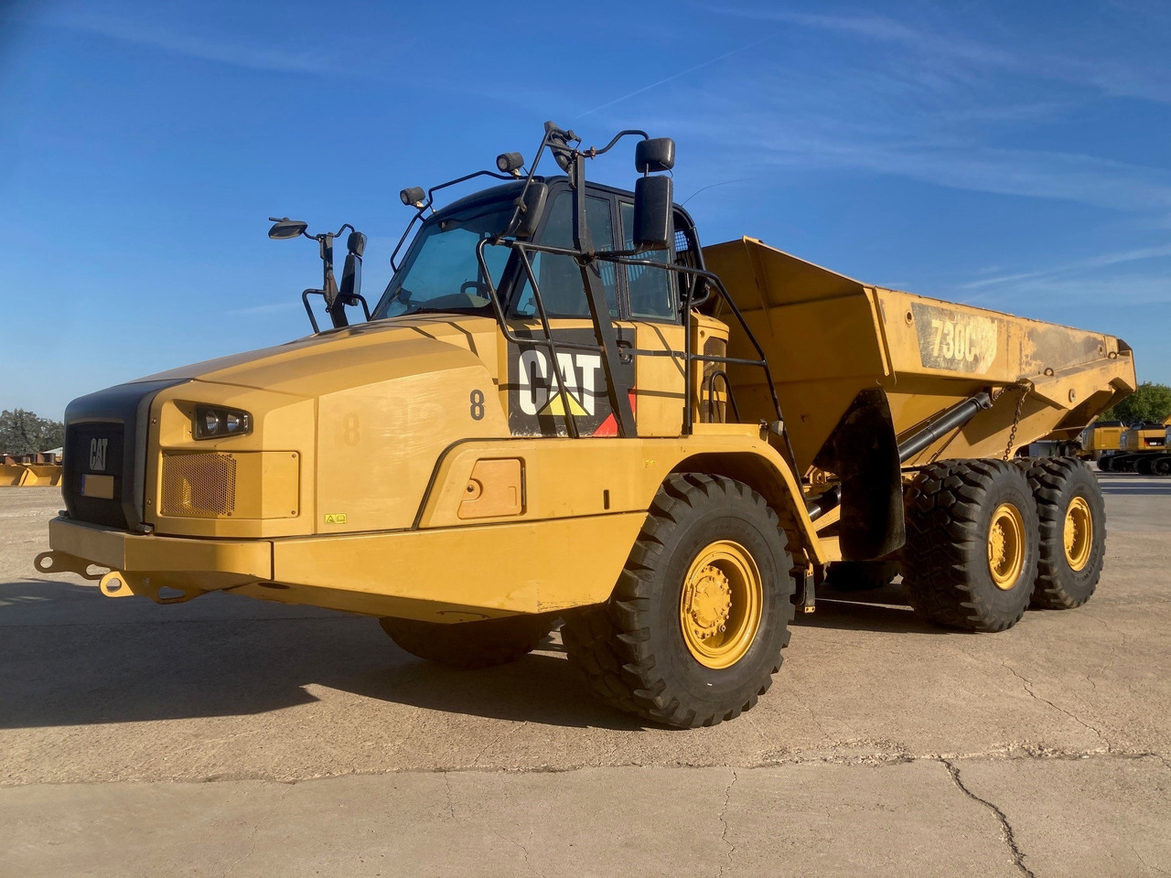 CATERPILLAR 730C - Artikulētias pašizgāzējs: foto 1 CATERPILLAR 730C - Artikulētias pašizgāzējs: foto 1