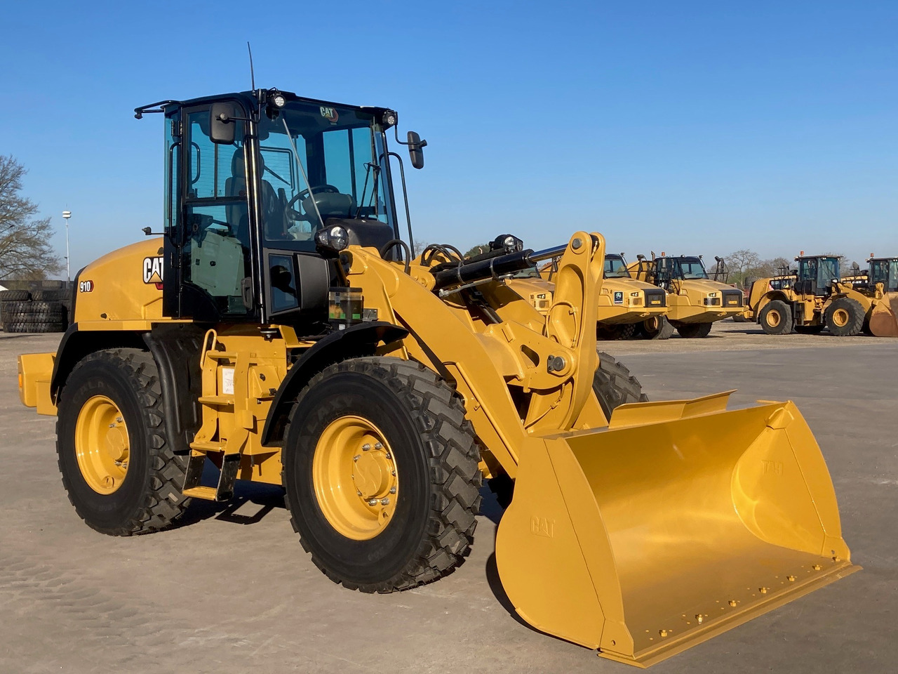 CATERPILLAR 910 - Riteņu iekrāvējs: foto 4 CATERPILLAR 910 - Riteņu iekrāvējs: foto 4