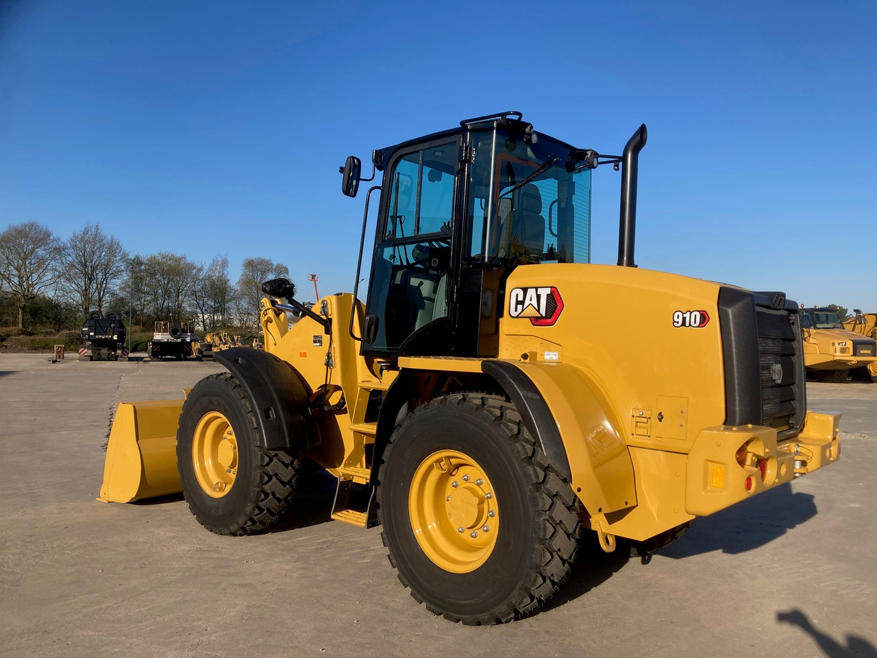 CATERPILLAR 910 - Riteņu iekrāvējs: foto 1 CATERPILLAR 910 - Riteņu iekrāvējs: foto 1