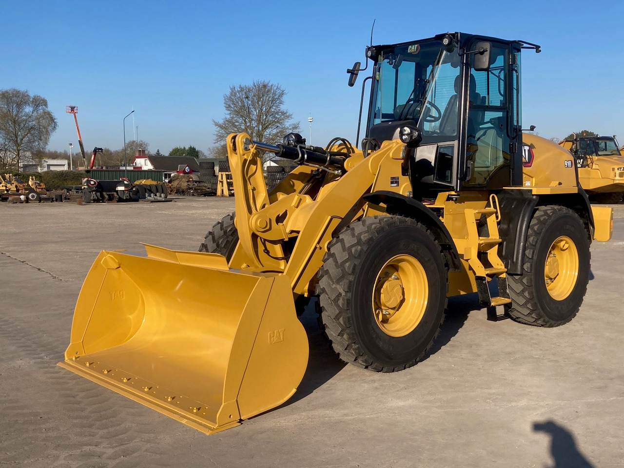 CATERPILLAR 910 - Riteņu iekrāvējs: foto 3 CATERPILLAR 910 - Riteņu iekrāvējs: foto 3